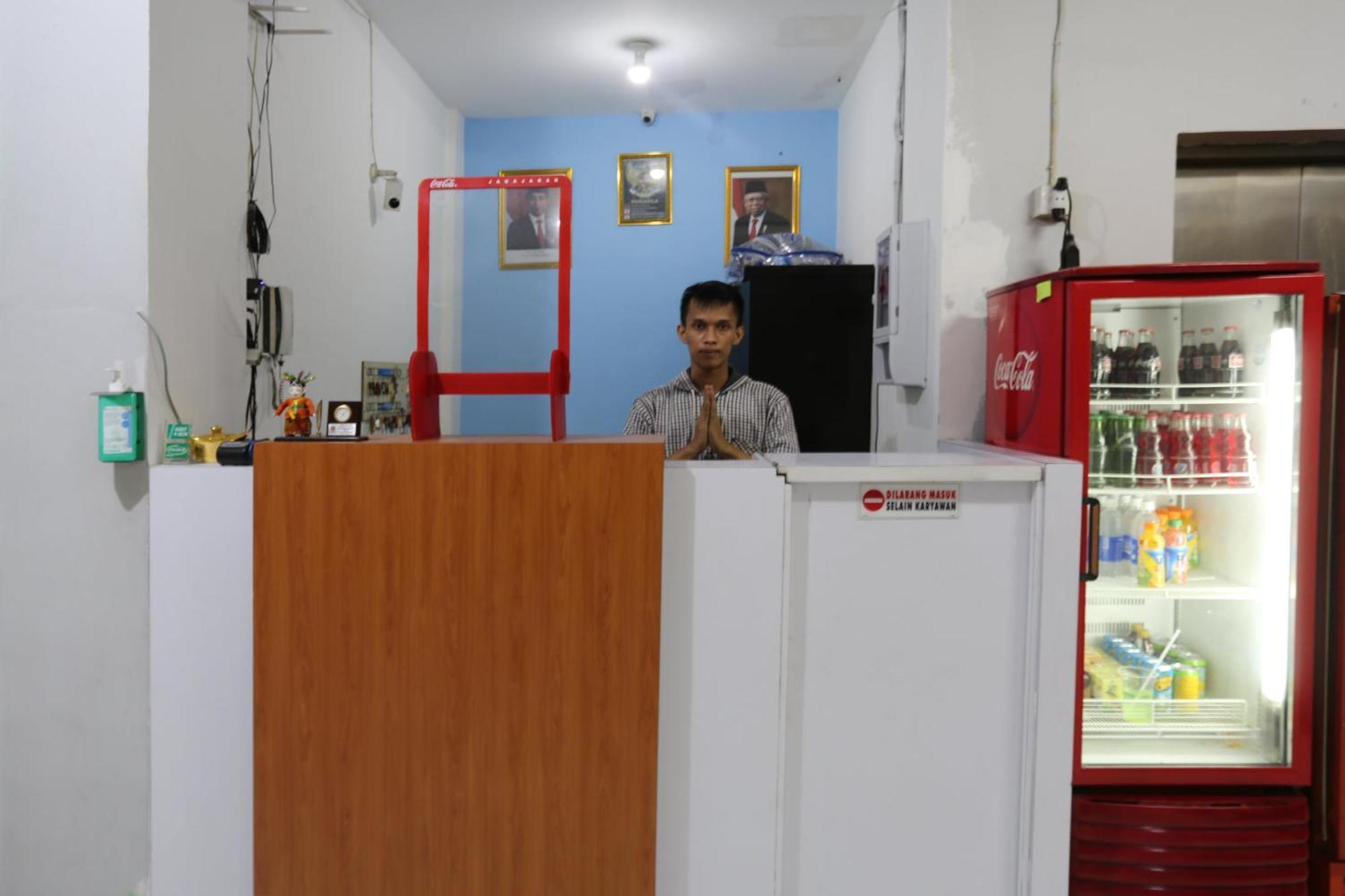 Oyo 3865 Wisma Niaga Giacarta Esterno foto